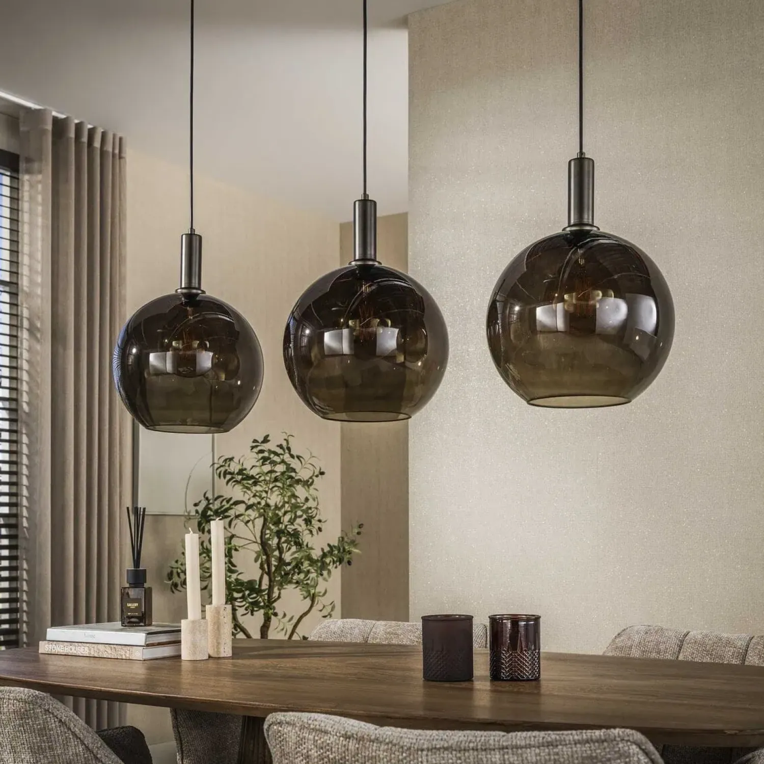 Kalfort Hanglampen|Glazen Hanglamp|Tessio 3-lichts Hanglamp Bruin glas