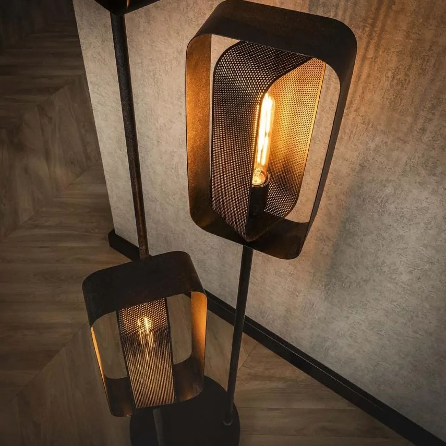 Kalfort Vloerlampen|Tindy 3-lichts vloerlamp industrieel artic zwart