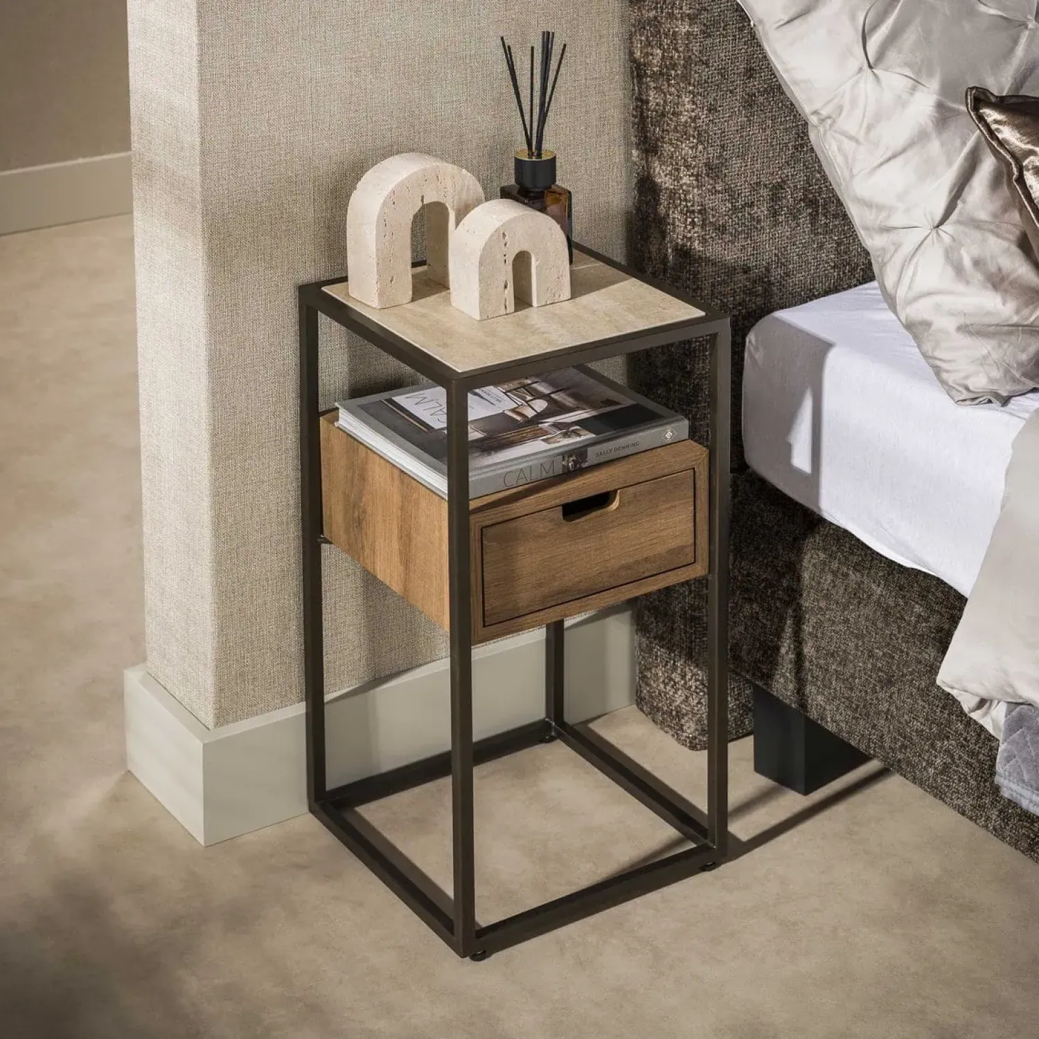 Kalfort Nachtkastjes|Industriele Kasten|Valentina XS Nachtkastje 1 lade Keramiek Travertin 64cm