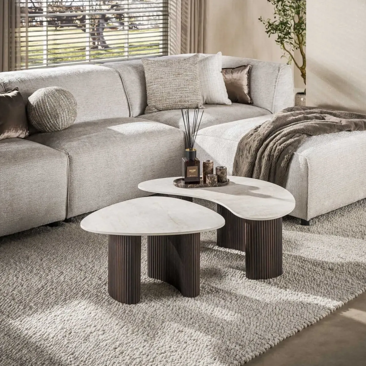Kalfort Salontafels|Vittoria Salontafel Organisch Set van 2 keramiek Travertin 88cm