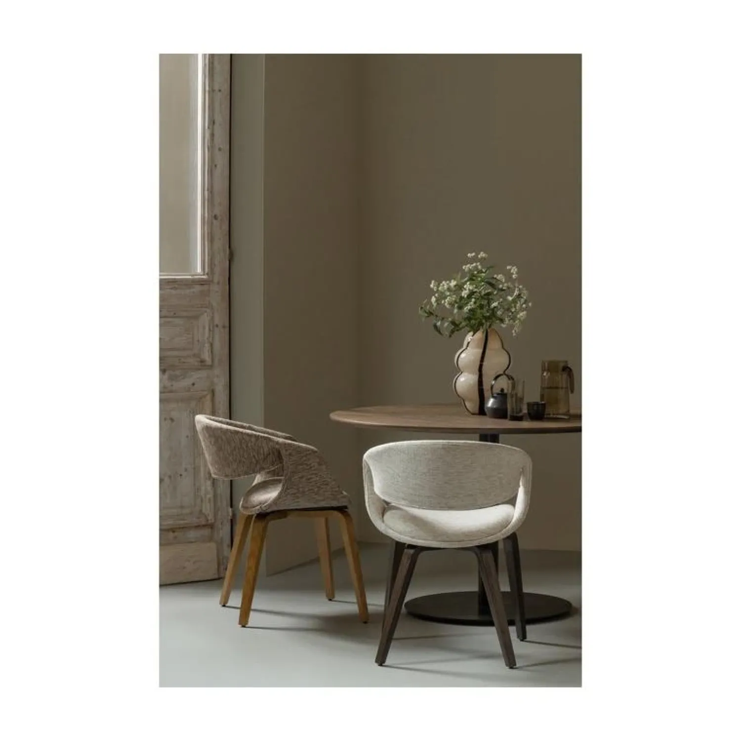 WOOOD Eetkamerstoelen|Yossi Eetkamerstoel zand met houten poot naturel