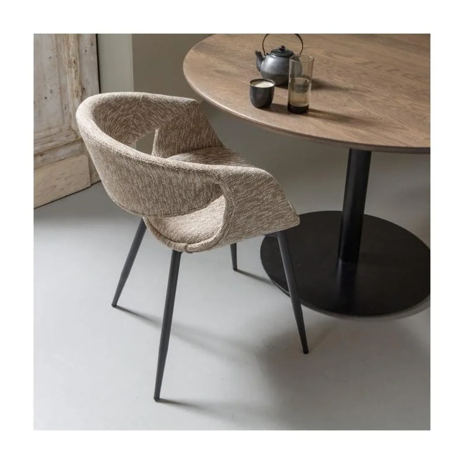 WOOOD Eetkamerstoelen|Yossi Eetkamerstoel zand met metalen poot zwart
